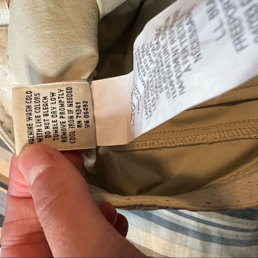 L.L.Bean light cream capri pants. - Picture 7 of 11